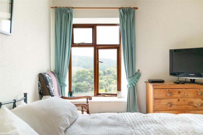 Bedroom 1-4.jpg
