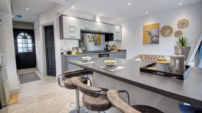 Kitchen Breakfast Bar