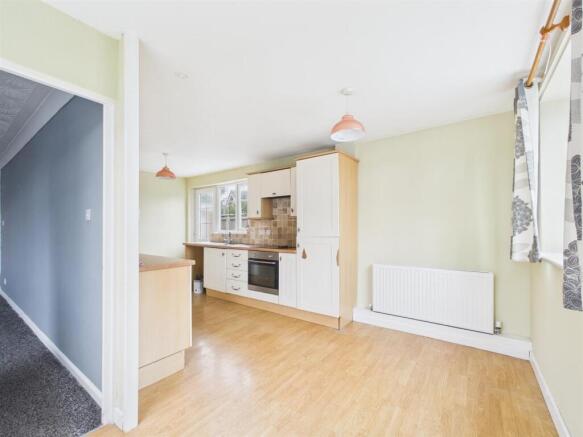 5 Yew Tree Grove Photos (1).jpg