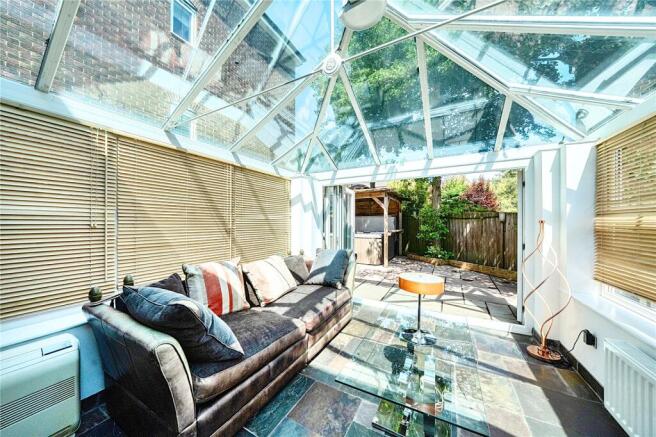 5 bed Detached for sale Image 11