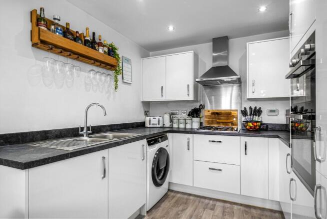 4 bed Detached for sale Image 4