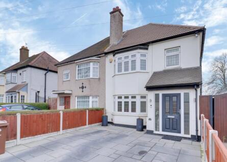 Purfleet Road, Aveley, RM15