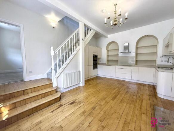 4 bed Barn Conversion to rent Image 4