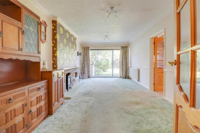 Tidworth Avenue, Runwell, Wickford photo 3