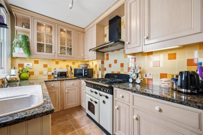 4 bed Semi-Detached for sale Image 10