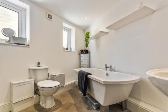 2 bed Semi-Detached for sale Image 11