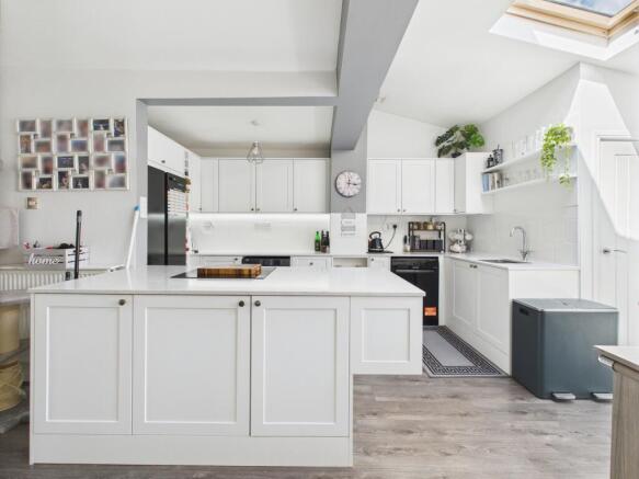 CAM05192G0-PR0105-STILL006