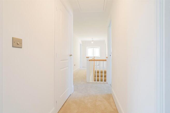 5 bed Detached for sale Image 10