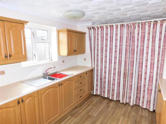 KITCHEN 1.JPG