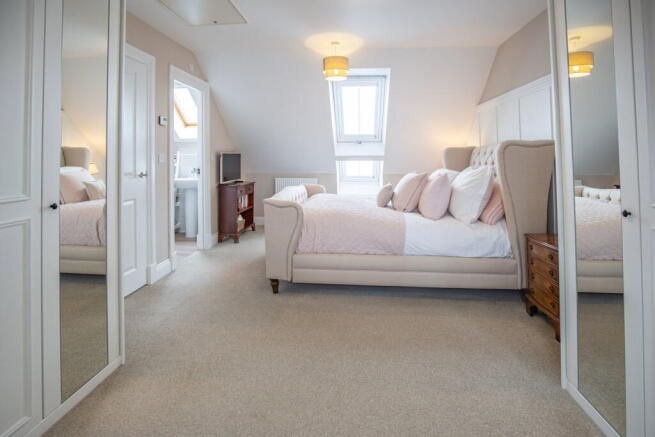 4 bed Detached for sale Image 12