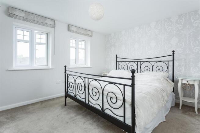 3 bed Semi-Detached for sale Image 12