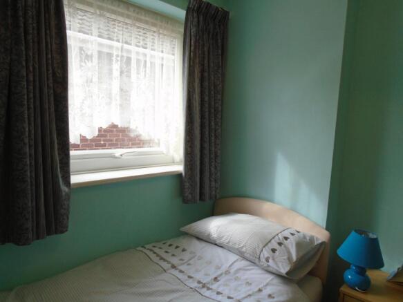 BEDROOM 2