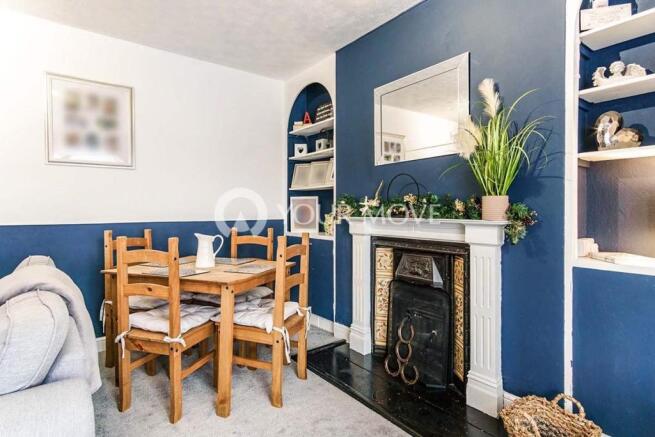 Lounge/Dining Area