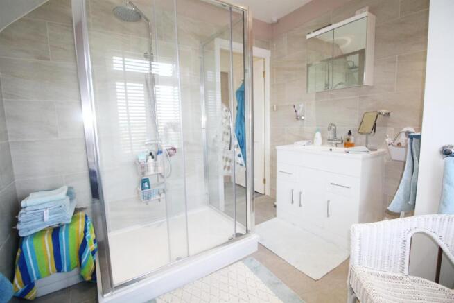 upstairs shower 2.jpg