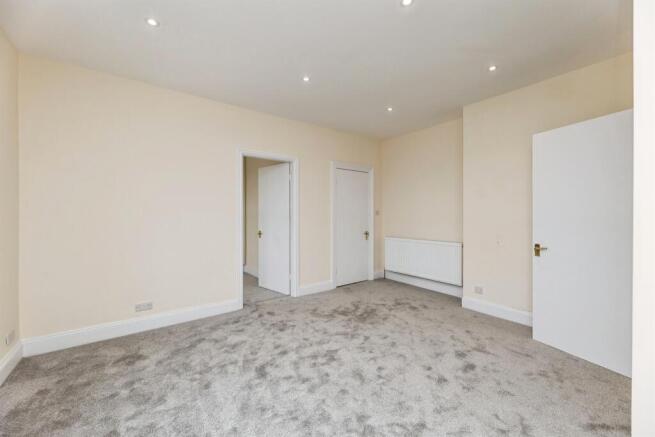 4 bed Semi-Detached for sale Image 8