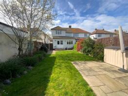 71, Calbourne Avenue, Hornchurch RM12 5BH