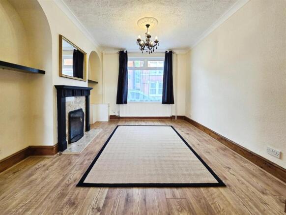 Robinson-Road-Rushden-3-Three-Bedroom-Terrace-Home