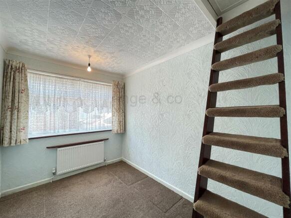 5 BED2.JPG