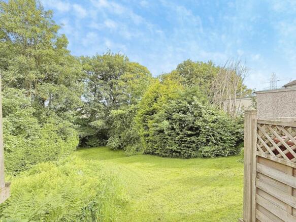SIDE GARDEN