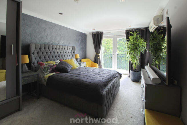 5 bed Detached for sale Image 9