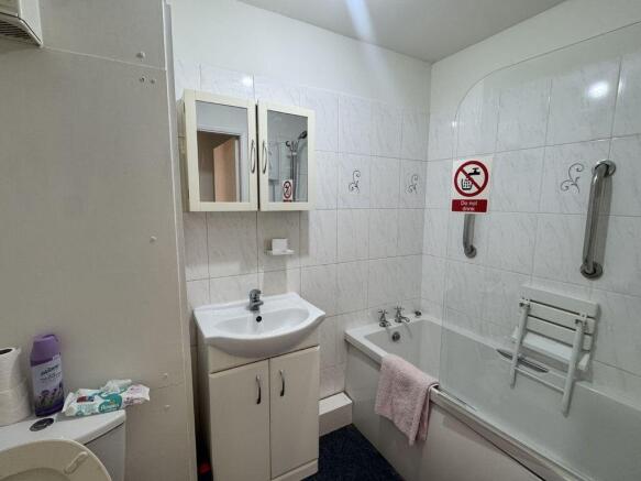 2 bed Flat for sale Image 8