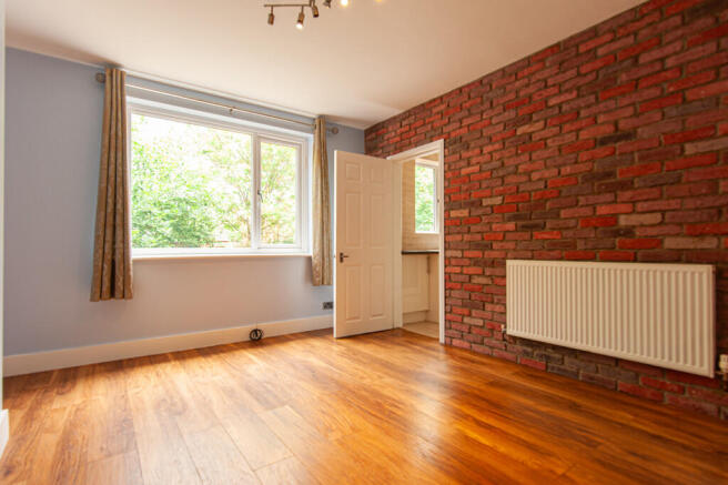 3 bed Semi-Detached to rent Image 2