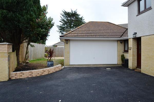DOUBLE GARAGE/WORKSHOP