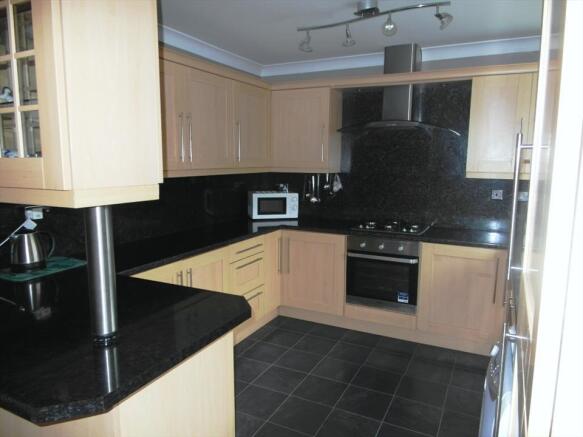 KITCHEN/BREAKFAST ROOM