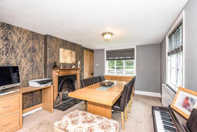 Dining Area: