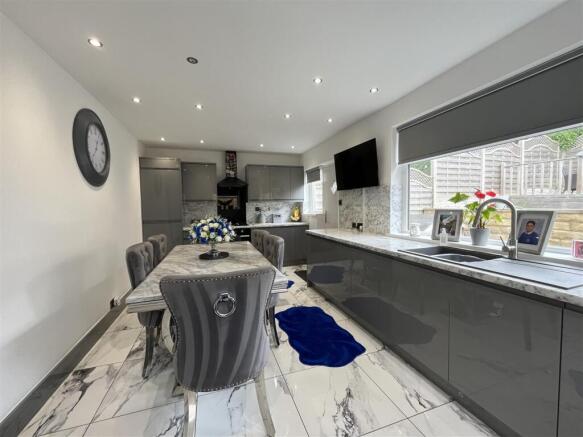 3 bed Semi-Detached for sale Image 7