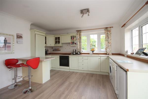 KITCHEN/BREAKFAST
