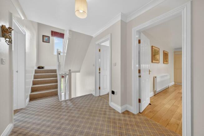4 bed Detached for sale Image 11