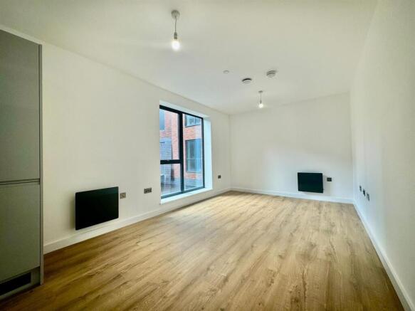 Living room pic 4.jpeg