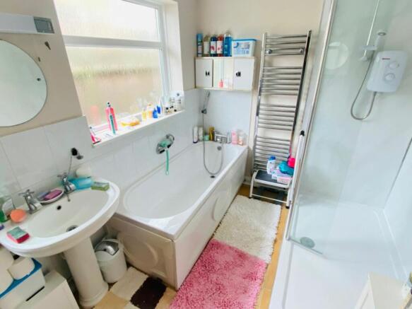 FAMILY BATHROOM