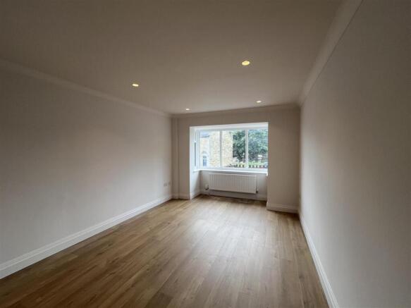 4 bed Detached for sale Image 7