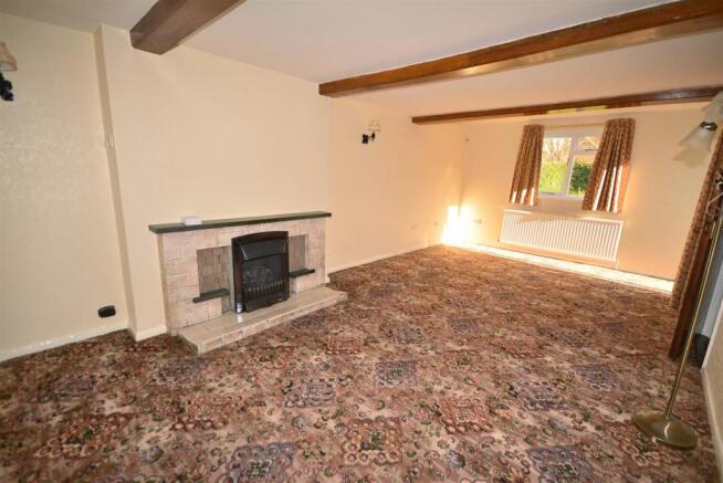 SITTING / DINING ROOM