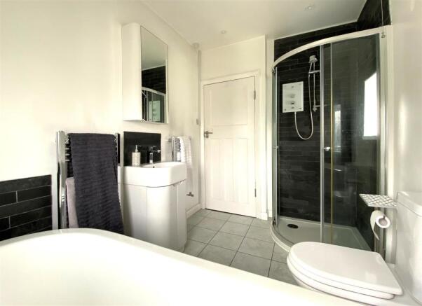 9 Bathroom.jpg