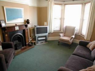 LOUNGE: