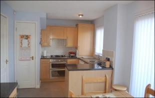 FITTED KITCHEN