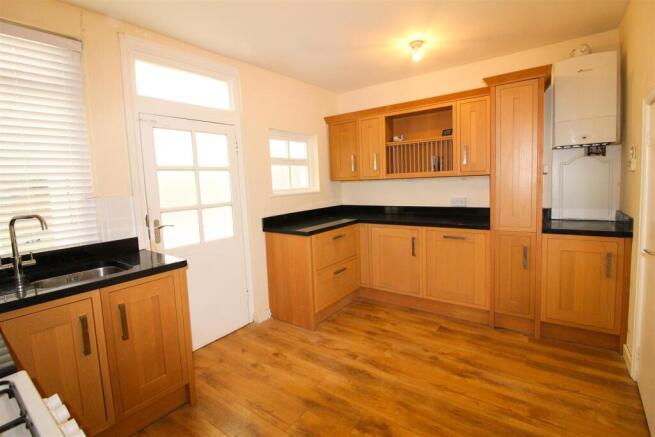 2 bed End of Terrace to rent Image 9