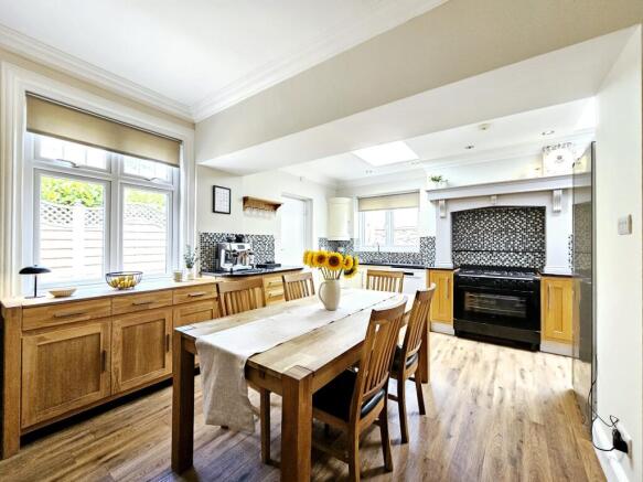 4 bed Semi-Detached for sale Image 9