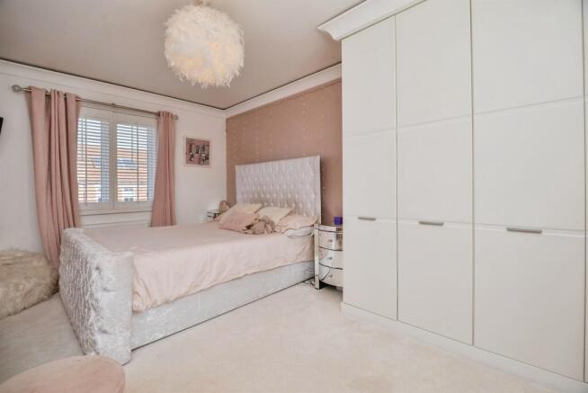 4 bed Detached for sale Image 12