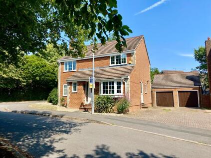 Whitefield Crescent, Peatmoor, Swindon, SN5