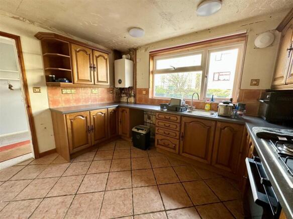 Kitchen 2.jpg