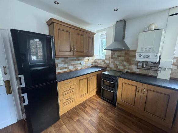 3 bed Terraced to rent Image 5