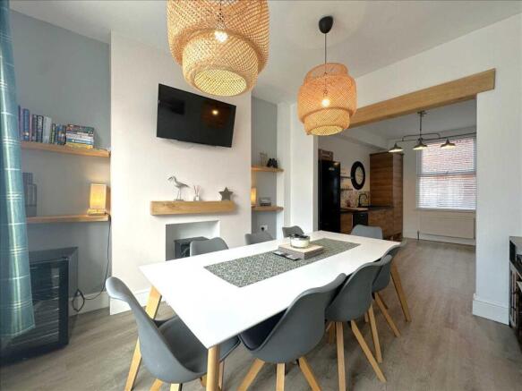 4 bed House for sale Image 6