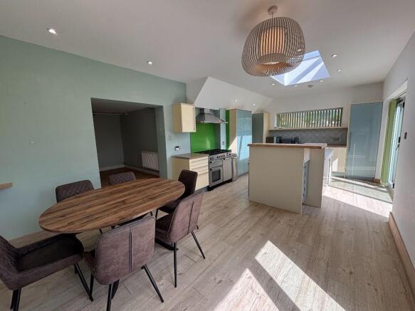 LG Kitchen/Breakfast