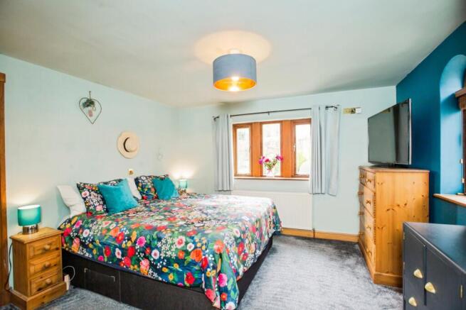 4 bed Detached for sale Image 11
