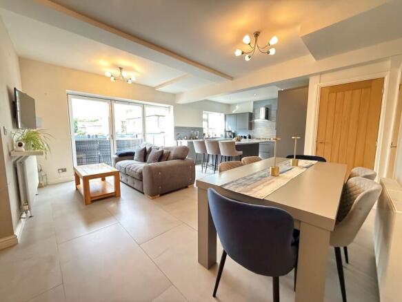 Semi-Detached for sale Image 3
