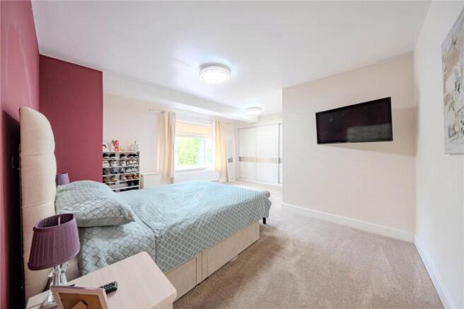 4 bed Bungalow for sale Image 5